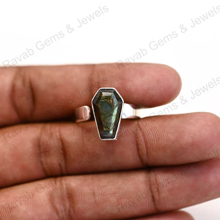 New Arrival Solid 925 Sterling Silver Natural Greenish Labradorite Coffin Fancy Shape Bezel Setting Ring for Women Jewelry
