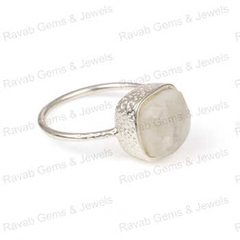 925 Sterling Silver Fine Women's Ring Best Quality Hammered Design With Cushion Shape Natural White Rainbow Moonstone Daily Wear