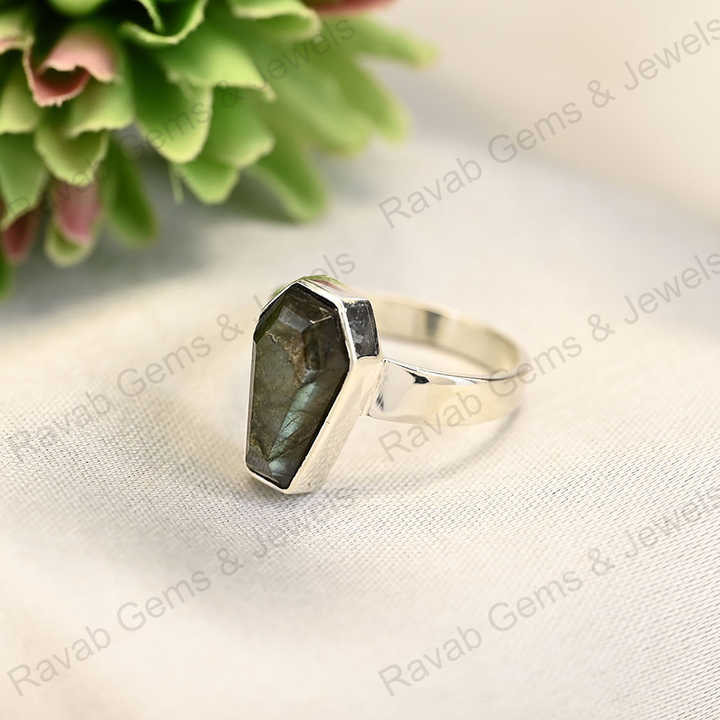 New Arrival Solid 925 Sterling Silver Natural Greenish Labradorite Coffin Fancy Shape Bezel Setting Ring for Women Jewelry