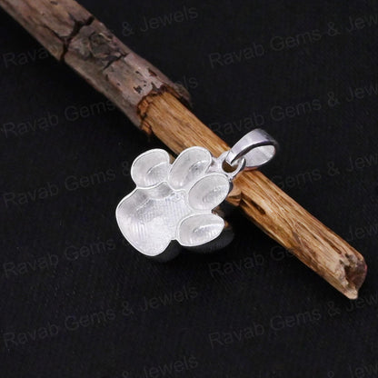 Genuine 925 Silver Handmade Nature Lover Maple Leaf Pendant Resin Ashes Keepsake Jewelry Beautiful Design for Mother's Day Gift