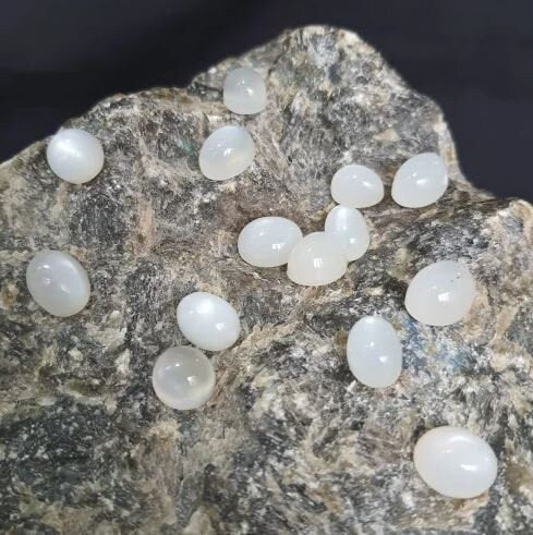 Natural White Moonstone Oval Cabochon 5x7mm to 20x30mm Loose Gemstone for Pendant, DIY Jewelry, Jewelry Making